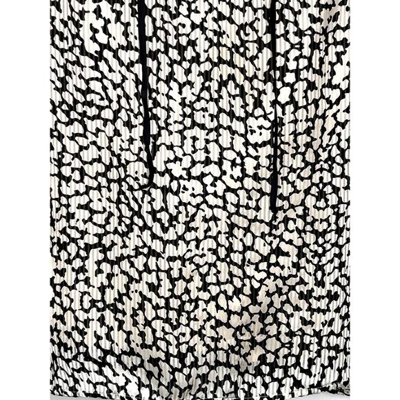 Lane Bryant Black Cream Print Crinkle Texture Tie Neck Long Sleeve Lined Blouse - Picture 3 of 8